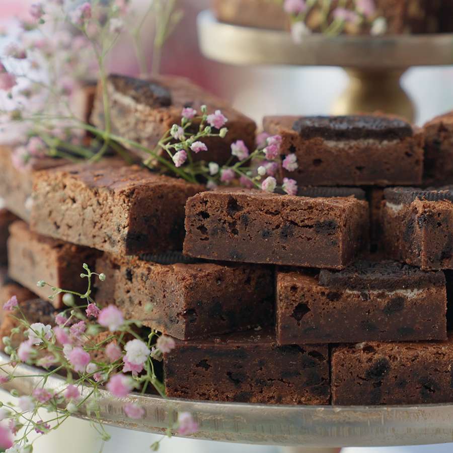 Een stapel brownies als bruidstaart